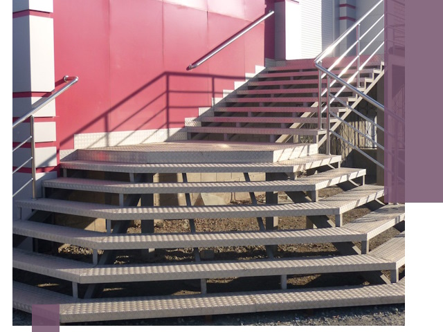 Лестницы для магазина в Анапе — изготовление и монтаж