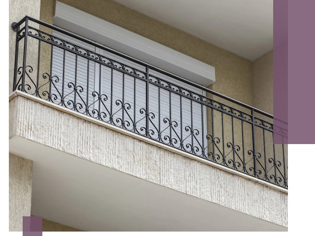 Балконные ограждения из металла и стекла в Анапе для домов