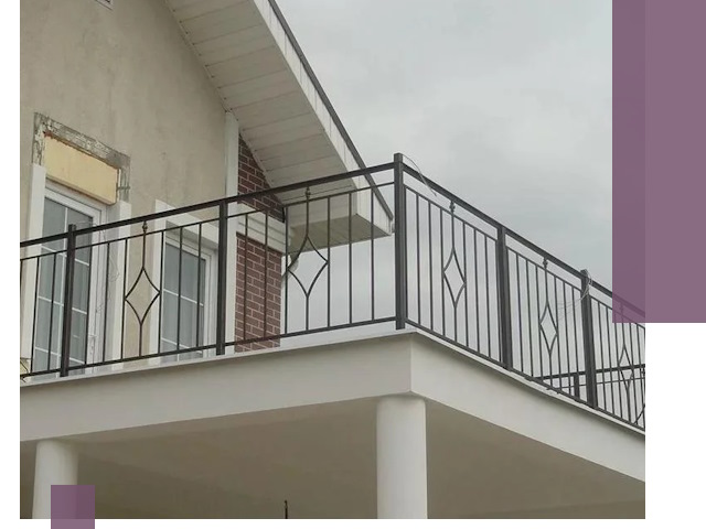 Изготовление балконных ограждений в Анапе из металла и стекла