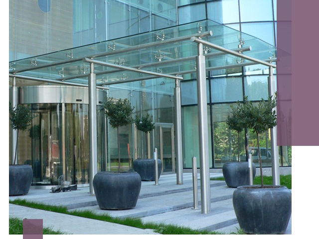 Навесы из стекла на заказ в Анапе — монтаж и установка